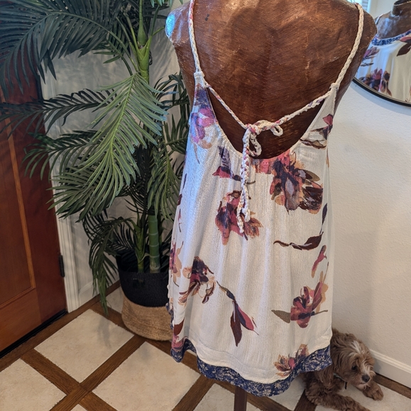 Gimmick Cream Floral Tank - Picture 4 of 7